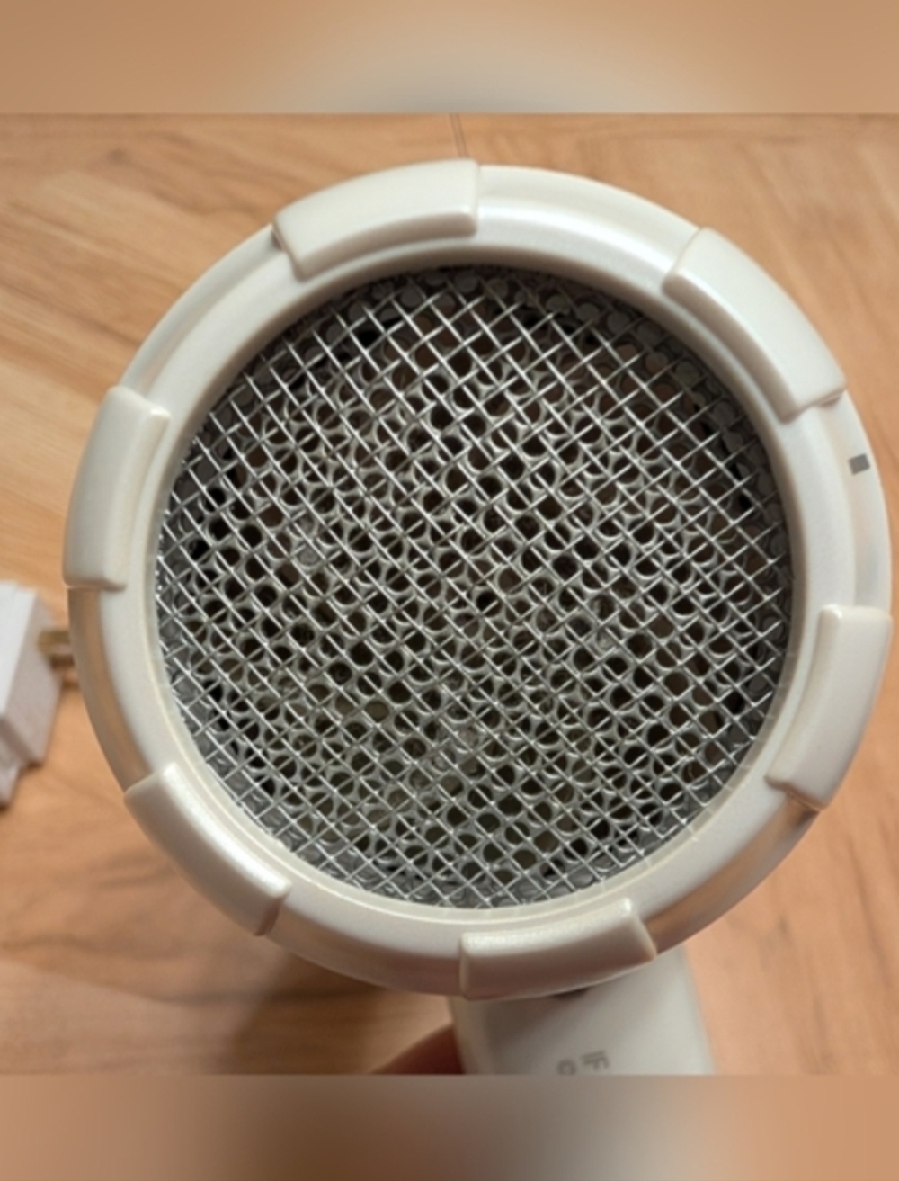 Babyliss PRO TT Hairdryer Blow-dryer White - Picture 2 of 3